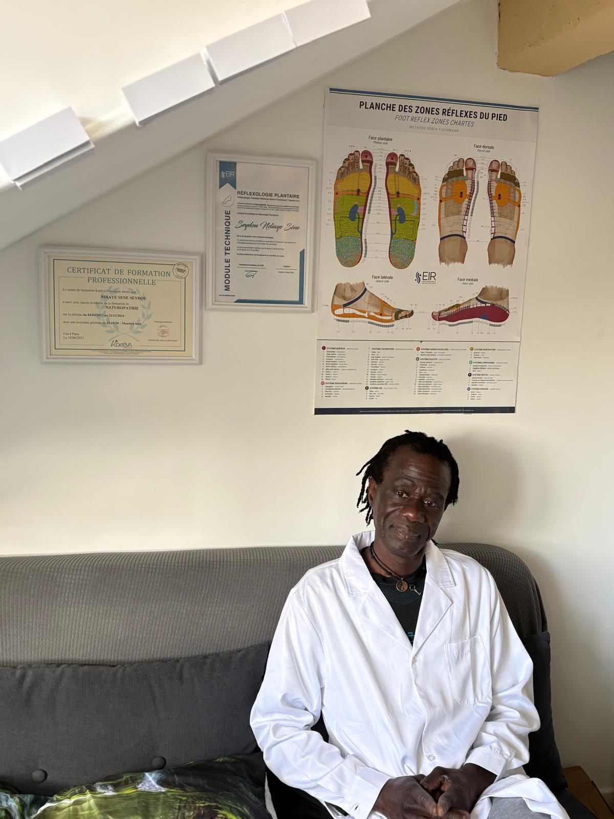 Seydou Ndiaye Sene dans son cabinet