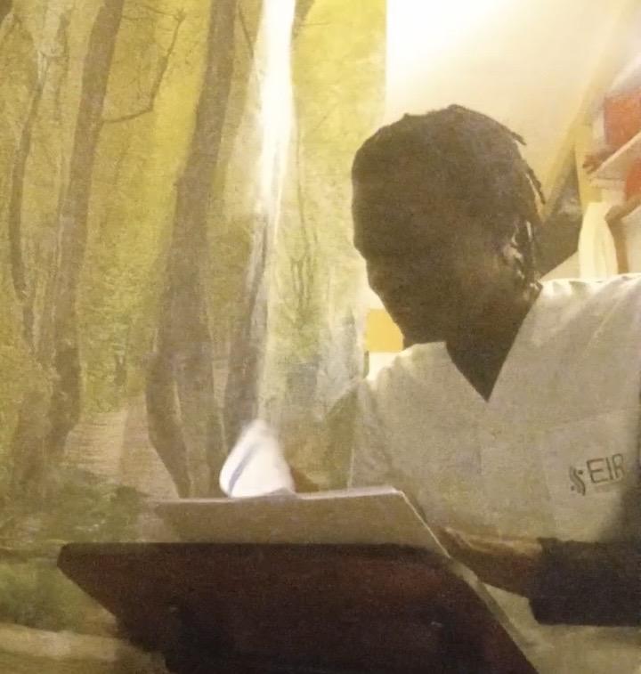 Seydou prépare la séance